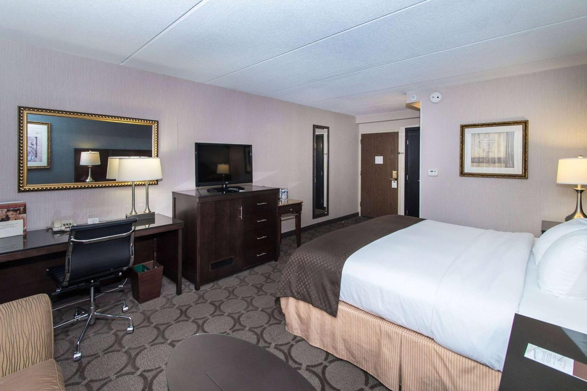Wyndham Independence Hotel Exterior photo