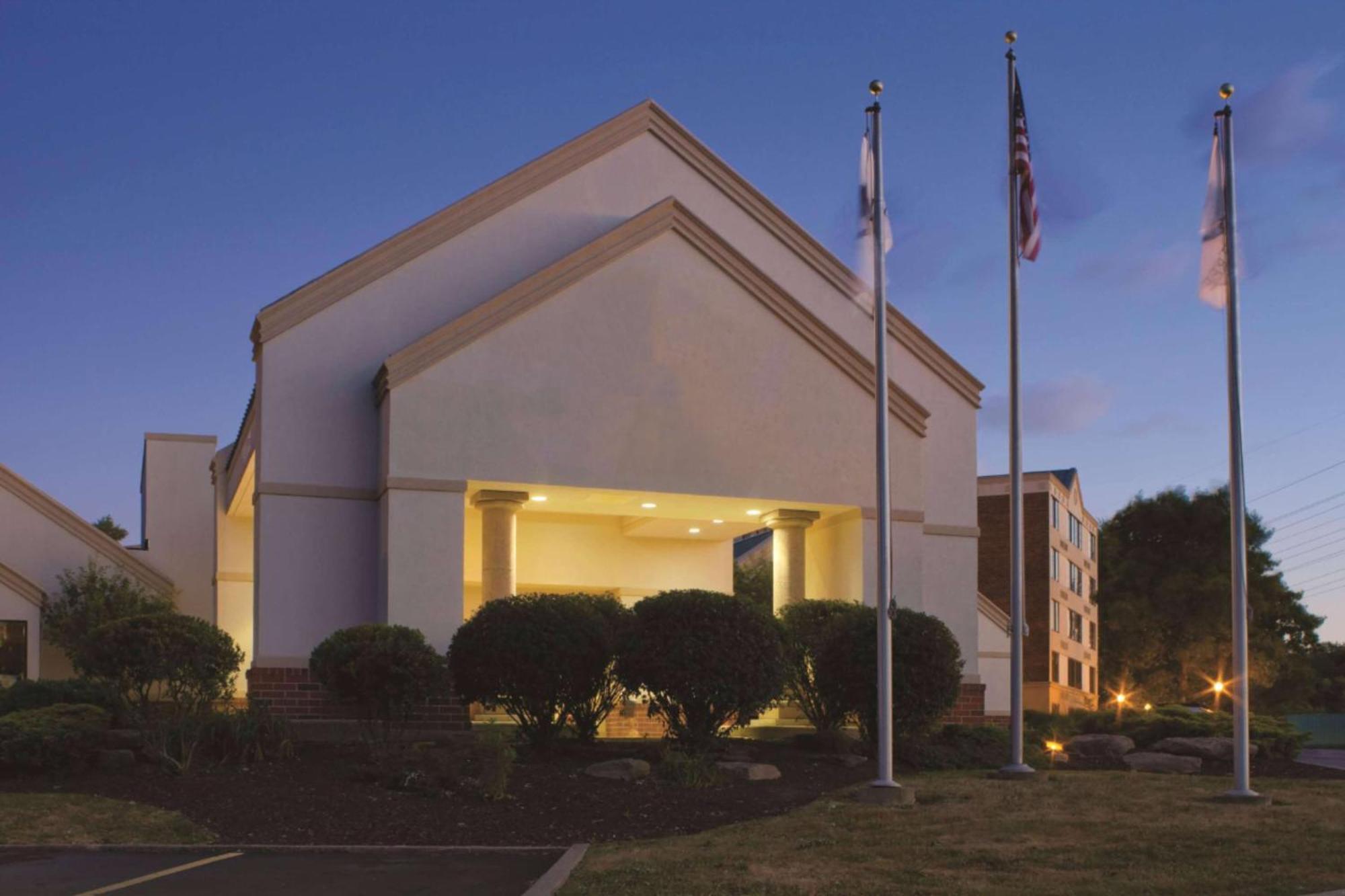 Wyndham Independence Hotel Exterior photo